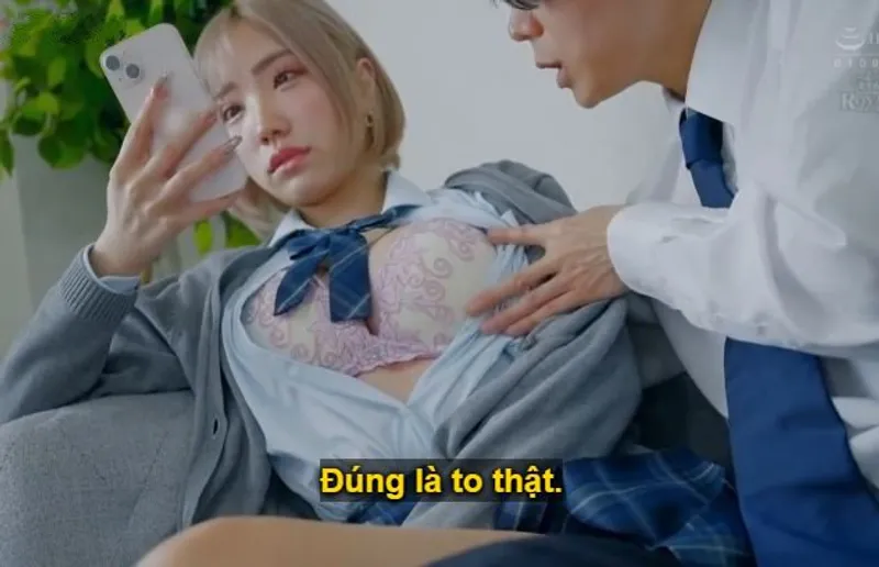 Cô bé học trò băng giá ấy chỉ đòi tiền, anh muốn hành hạ em ra sao cũng được.